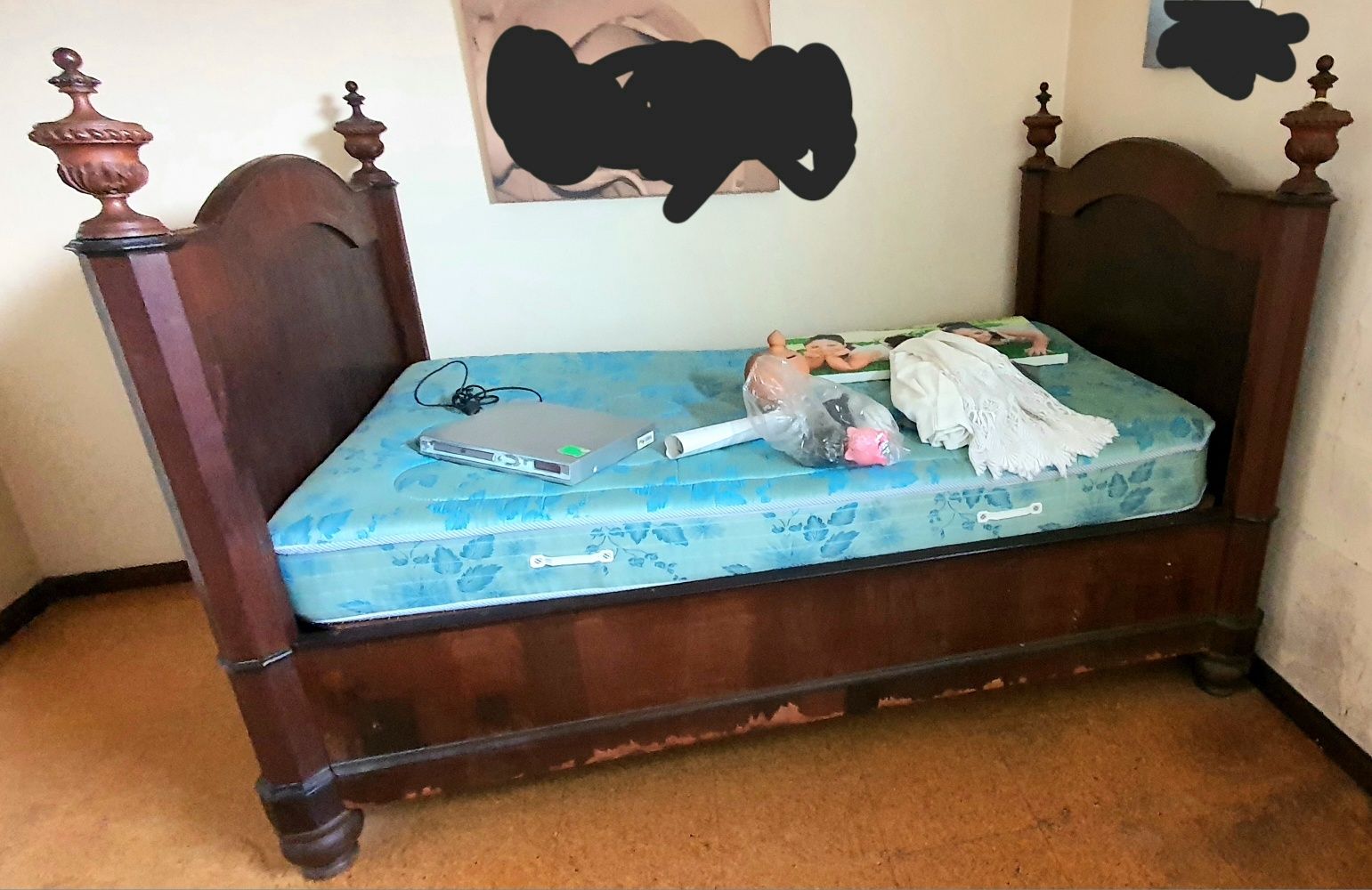Cama centenária  Talhada