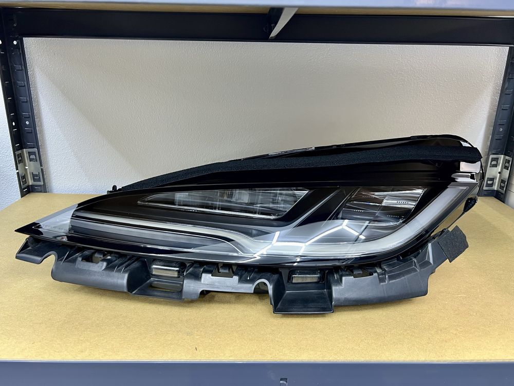 Lampy przód/przednie Tesla 3 III Highland LIFT Full Led prawa/lewa.