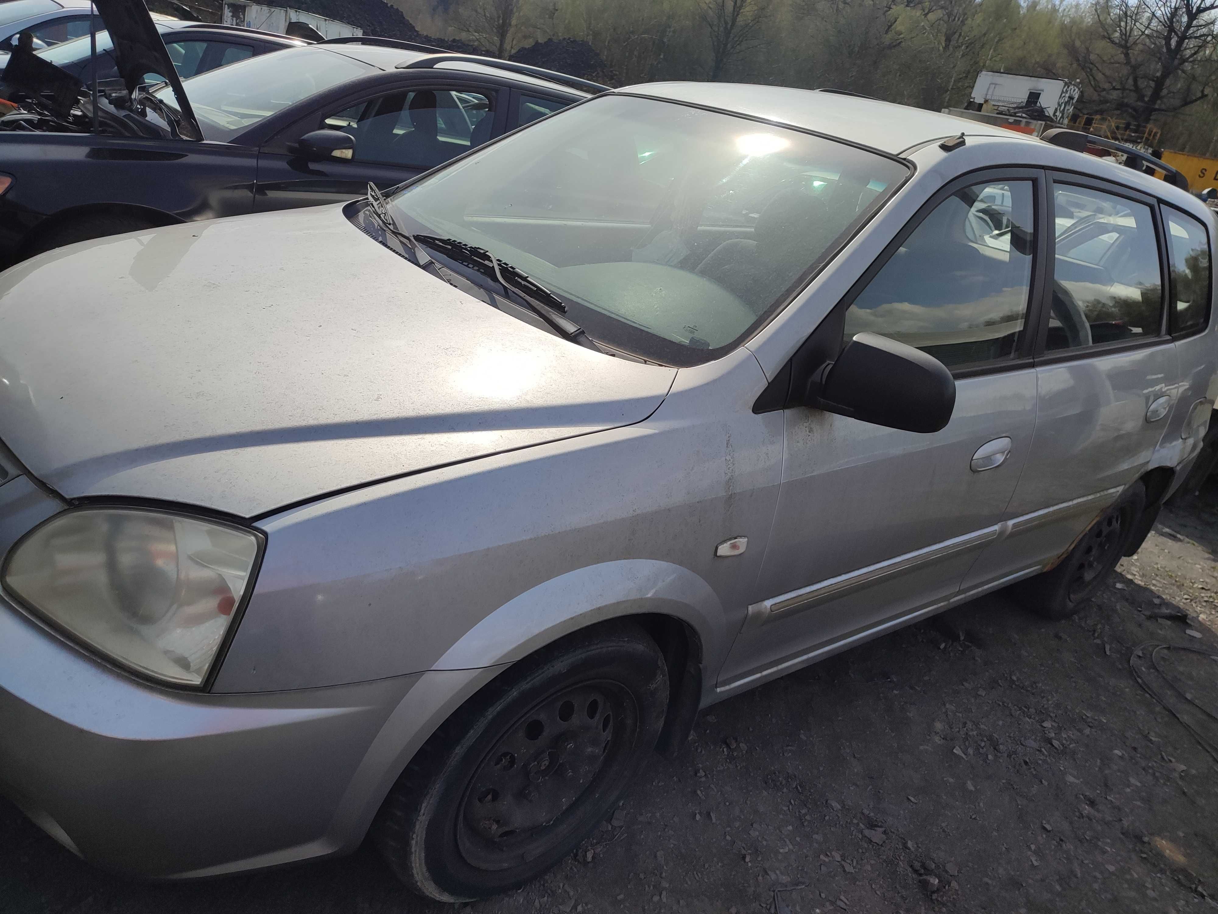 Kia Carens II zderzak przedni FV transport/dostawa