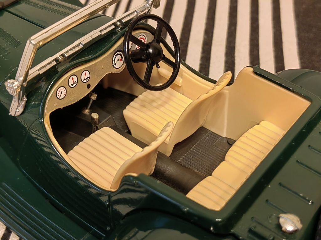 Miniatura 1/18 Jaguar SS 100, da BBurago