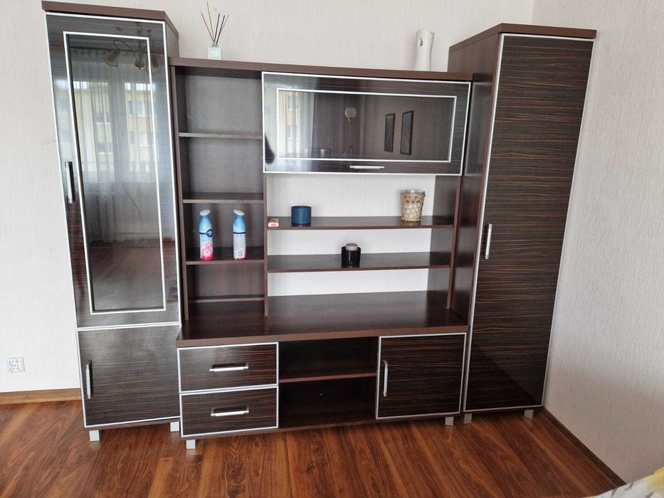 Zestaw mebli z szafą odzieżową, meblościanka