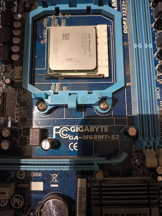 Płyta główna Gigabyte GA-M68MT-S2 + AMD Phenom II , AM3, sprawne