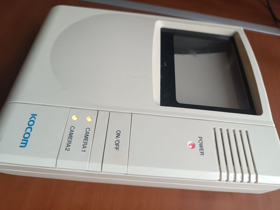 Видеодомофон kocom KMB-600B
Черно белый на 2 видеокамеры наружного наб