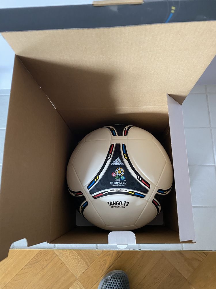 Piłka nożna Adidas Tango 12 EURO 2012