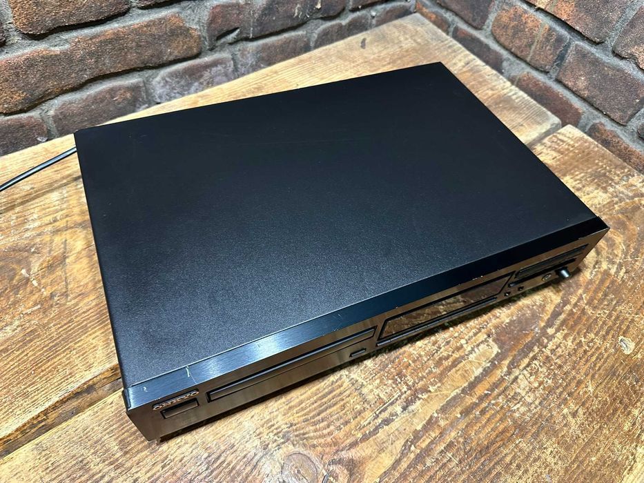 Odtwarzacz CD Onkyo DX-7211