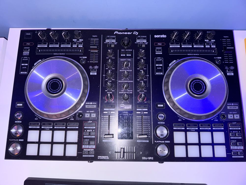 Pioneer DDJ SR2.