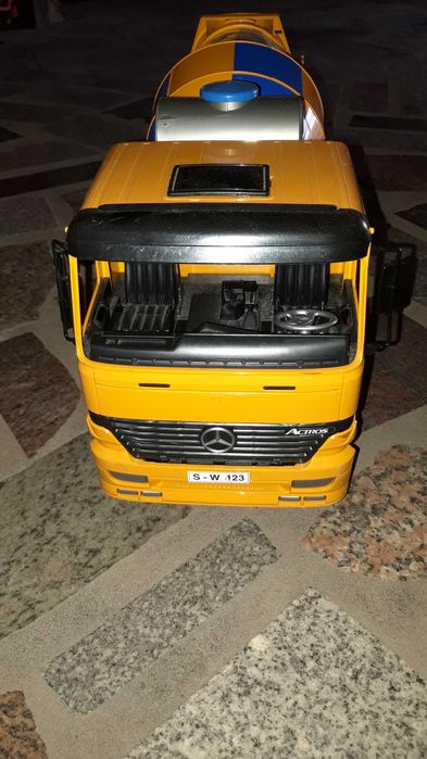 Betoneira Mercedes (brinquedos)