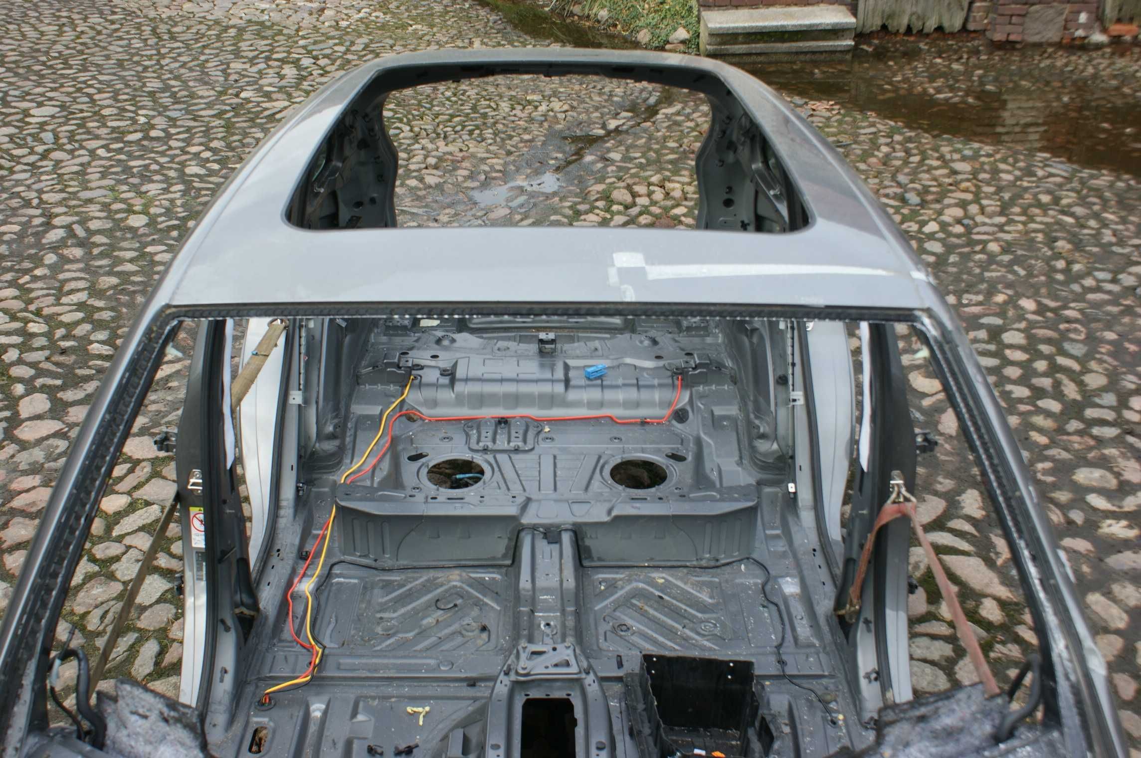 Porsche Cayenne II 7P5 Karoseria Buda Błotnik Tył Ćwiartka Dach