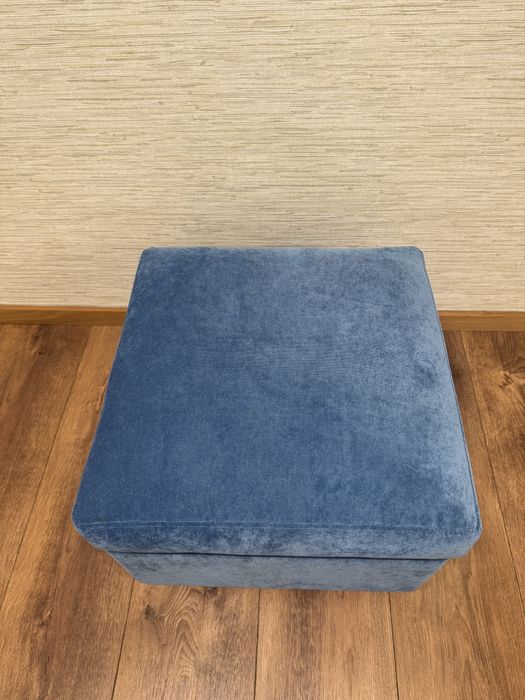 Pouf/ Banco pousa pés