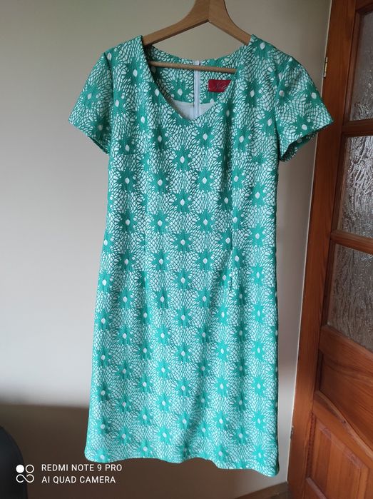 Haftowana sukienka  42