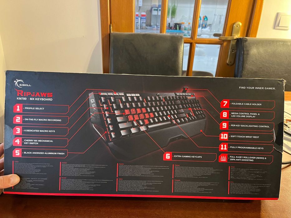 Teclado RipJaws KM780 Cherry MX Brown