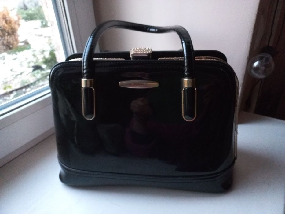 Продам женскую сумку