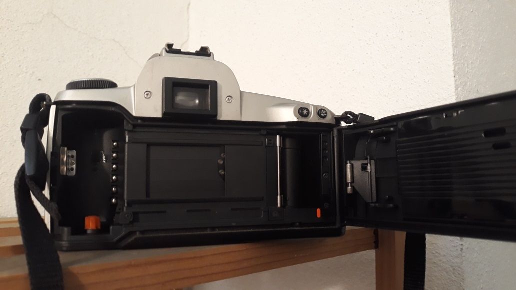 Máquina fotográfica analógica CANON 500 N