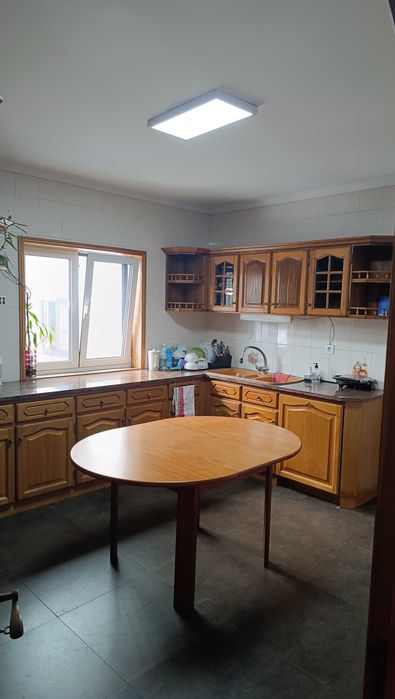 Cozinha usada com banca em pedra
