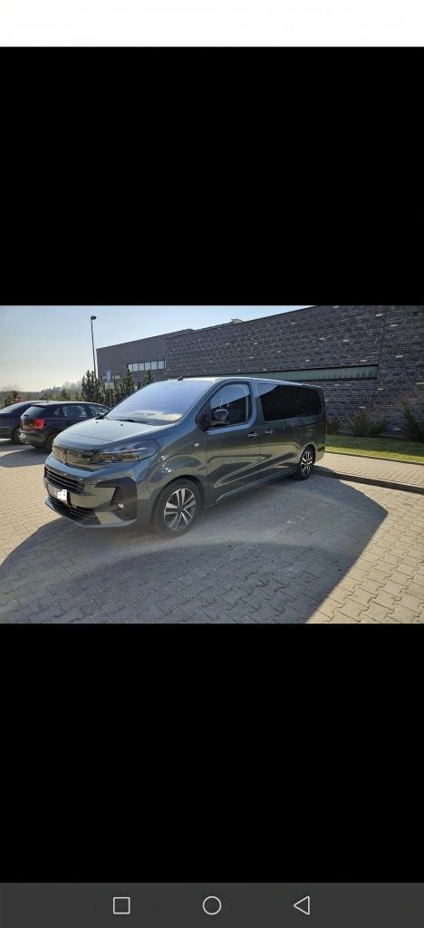 Wynajem bus 8 osobowy Peugeot Traveller long 2024 wypożyczalnia
