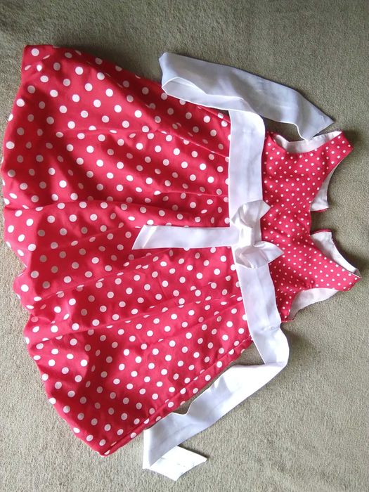 Sukienka czerwona w białe kropki, rozmiar 86-92