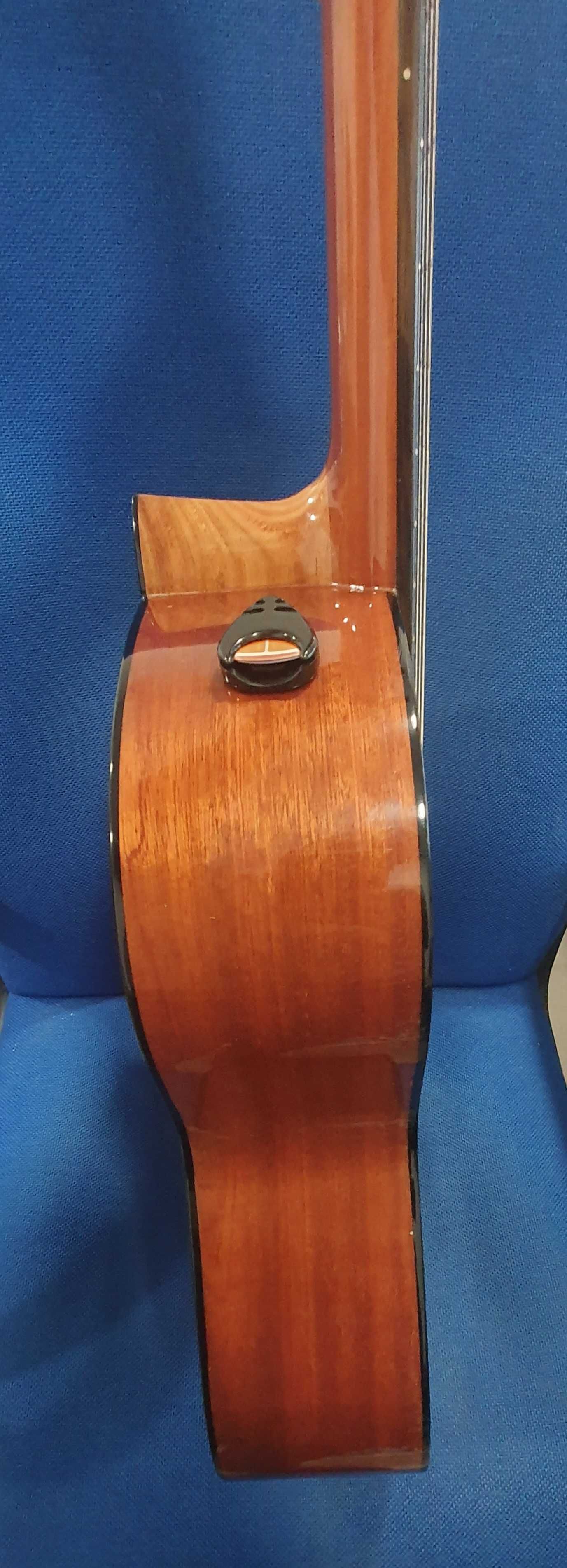 Guitarra classica Lusitana