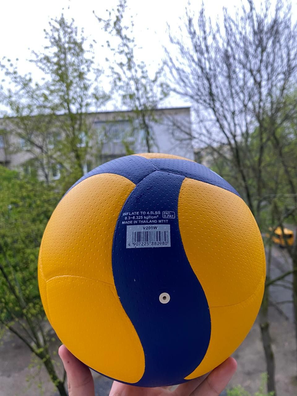 Продам волейбольний м'яч MIKASA V200W