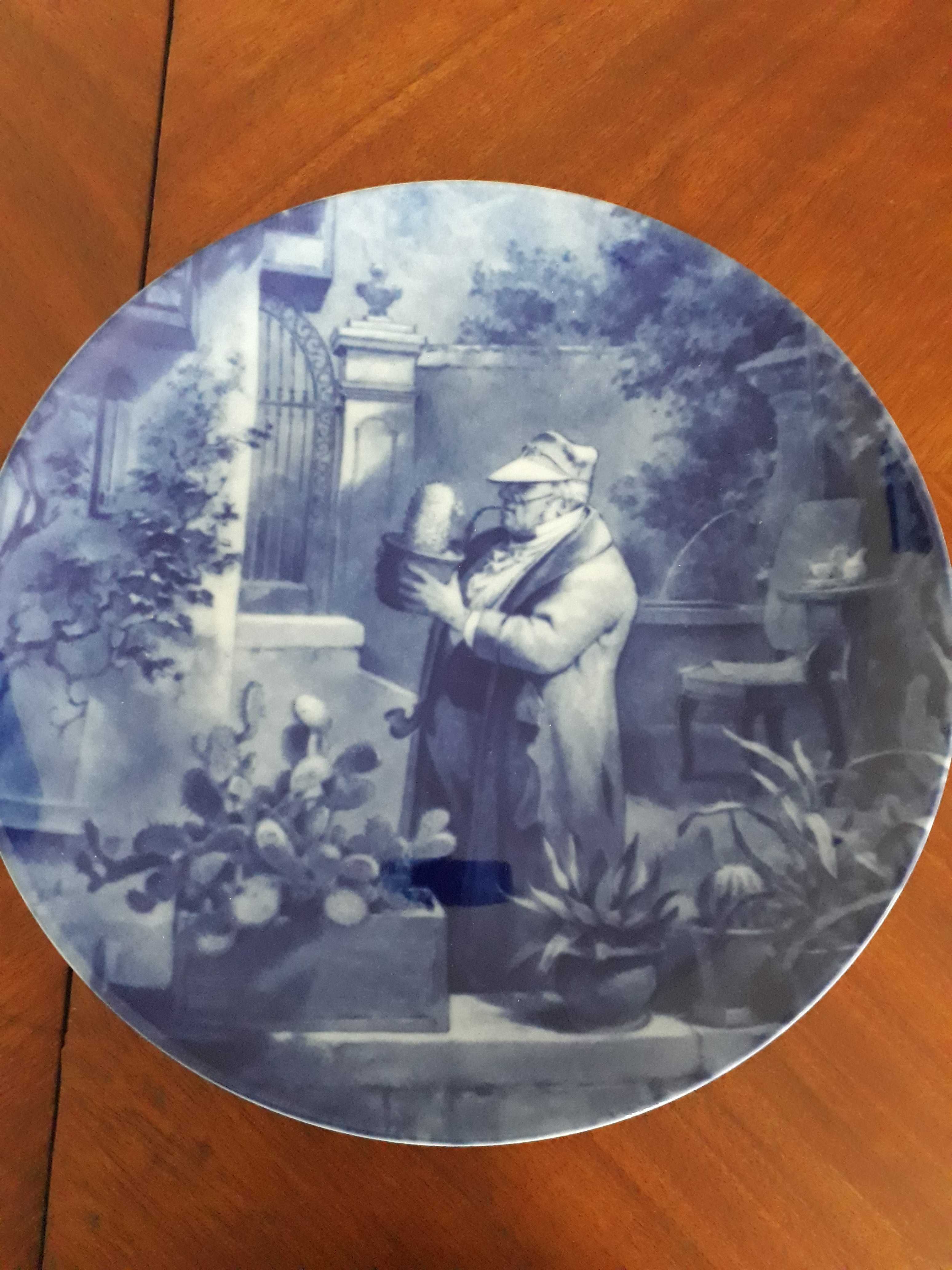 Ozdobne talerze niebieska porcelana Berlin Design