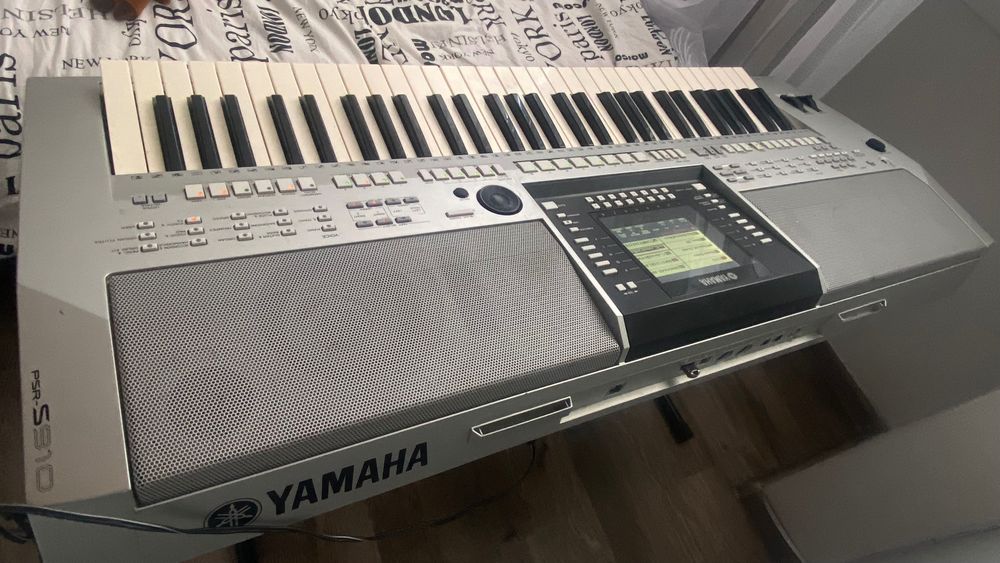 Keyboard Yamaha PSR-S910 – mała usterka, pełny zestaw, działa!
