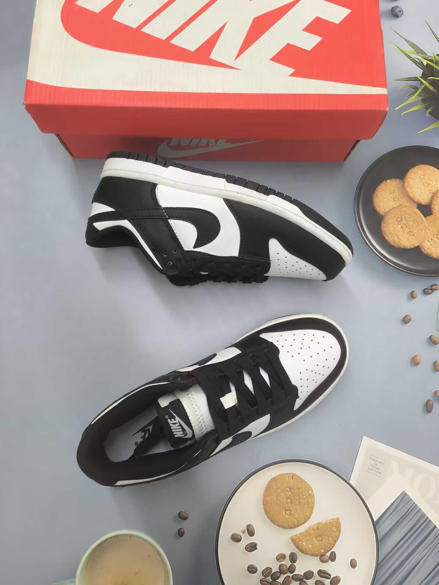 Damskie biało-czarne trampki Nike, rozmiar 38