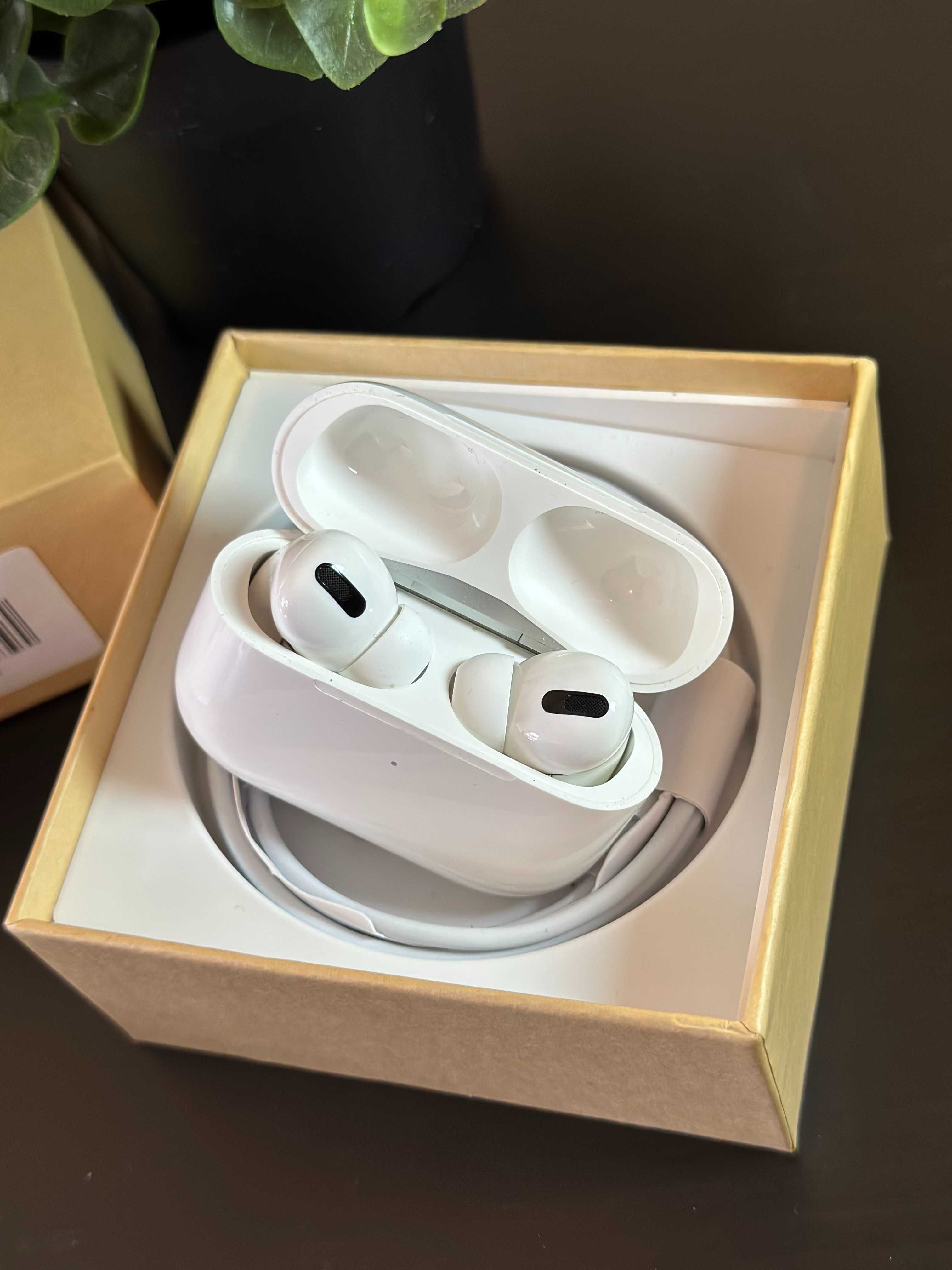 Apple AirPods Pro, 1 покоління з MagSafe (2021, оригінал)