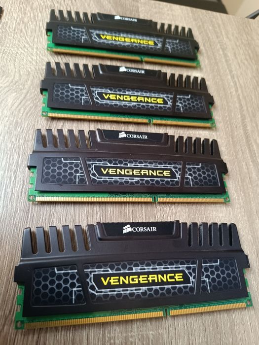 8GB (4x2) RAM DDR3 1600Mhz Cl9 Corsair Vengeance
