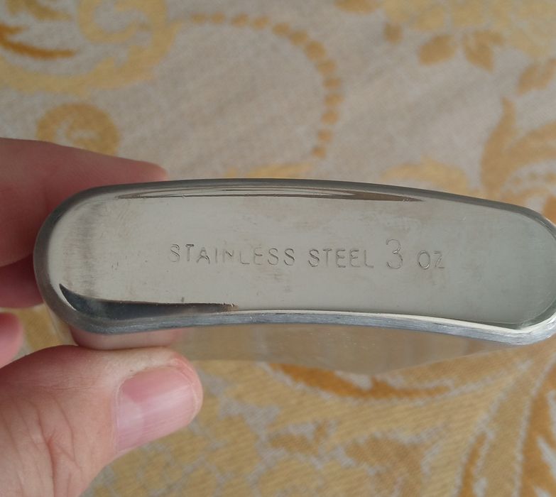 Piersiówka ze stali nierdzewnej