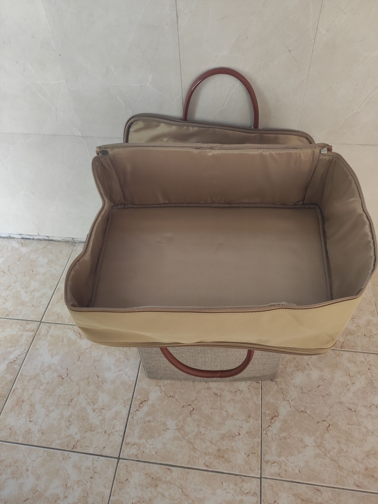 Mala  de  viagem em Nobuko