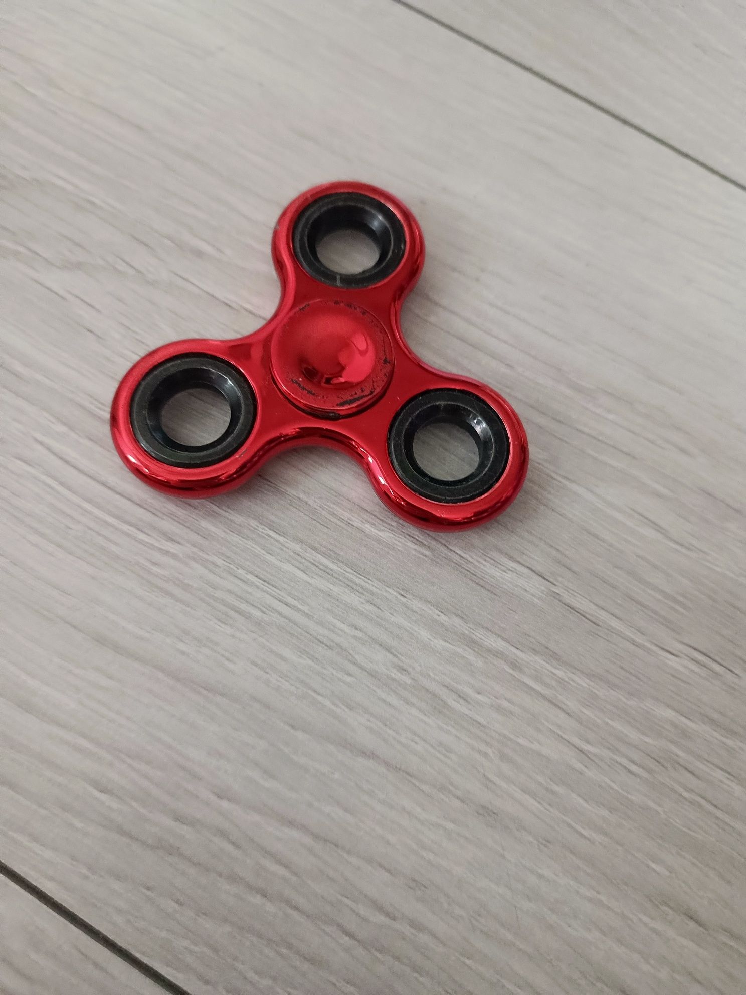 spinner o kolorze czerwonym