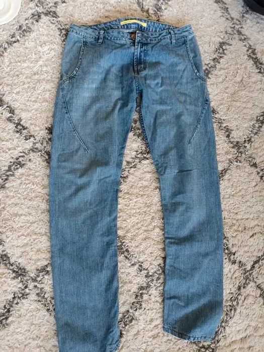 Szerokie jeansy styl vintage