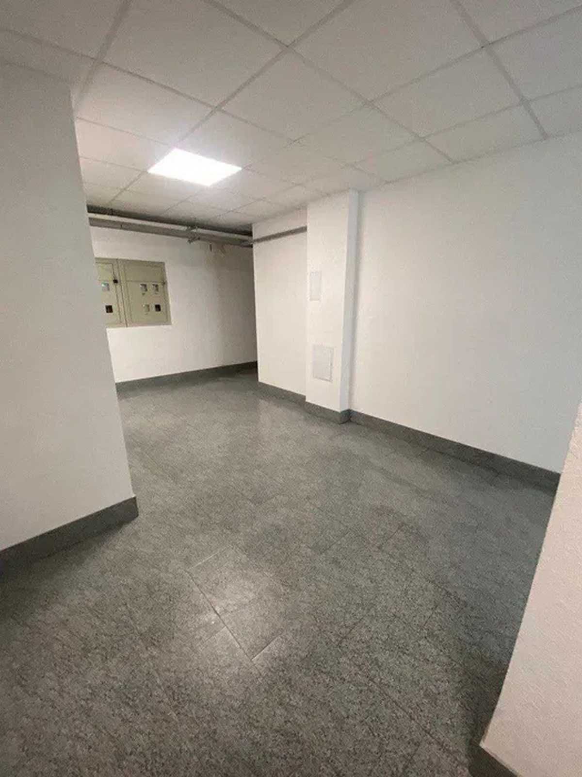 Продаж 2 кімнатної, метро Контрактова 2хв. Подол.
