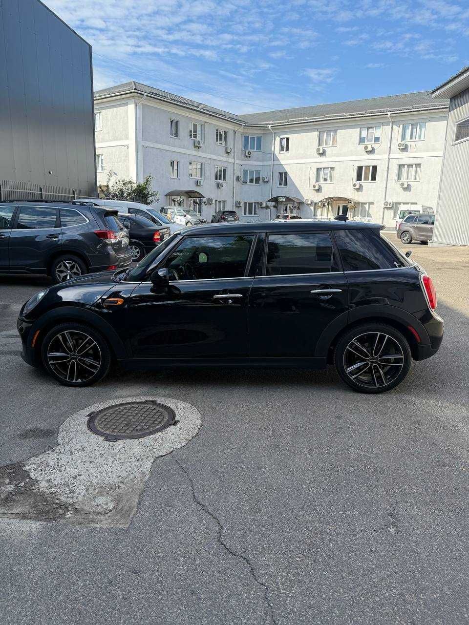 Стильний та Динамічний Mini Cooper F55 1.5 Twin Turbo (136 к.с.)