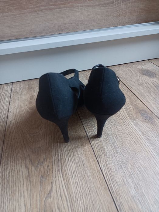 Czarne szpilki Graceland