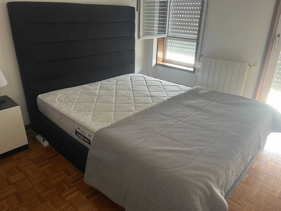 Vendo cama de casal + 2 mesas de cabeceira