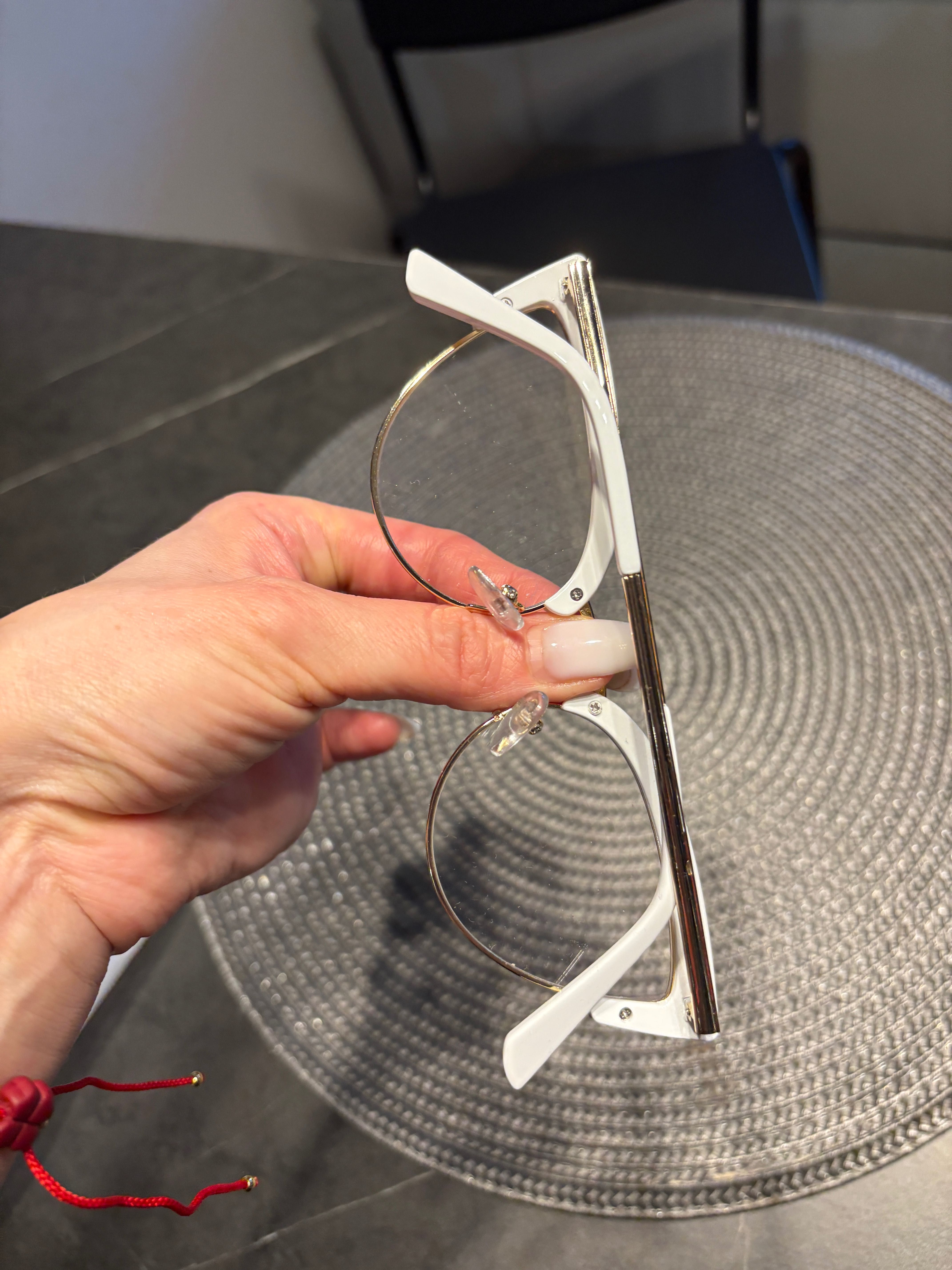 stylowe okulary z regularnymi szkłami