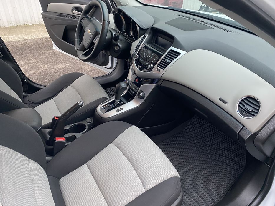 Chevrolet Cruze 2015 1.8 бензин автомат