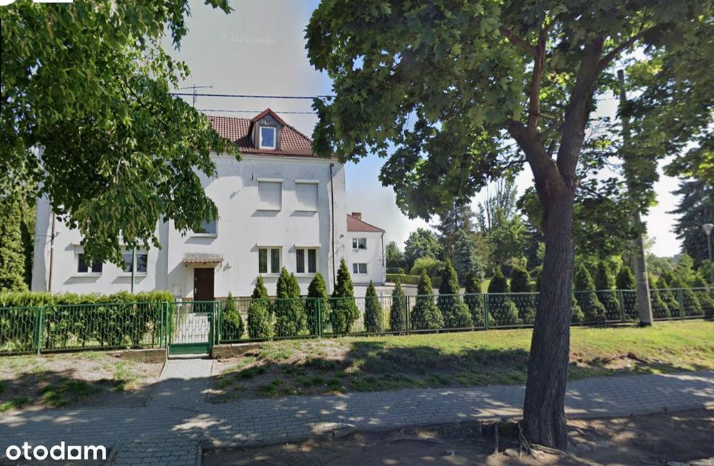 Kameralna kamienica wśród zieleni