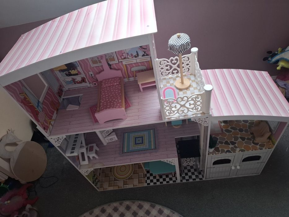 Duży drewniany domek dla lalek Barbi Ksenia