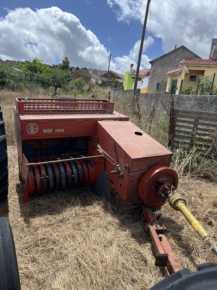 Vendo trator com alfaias