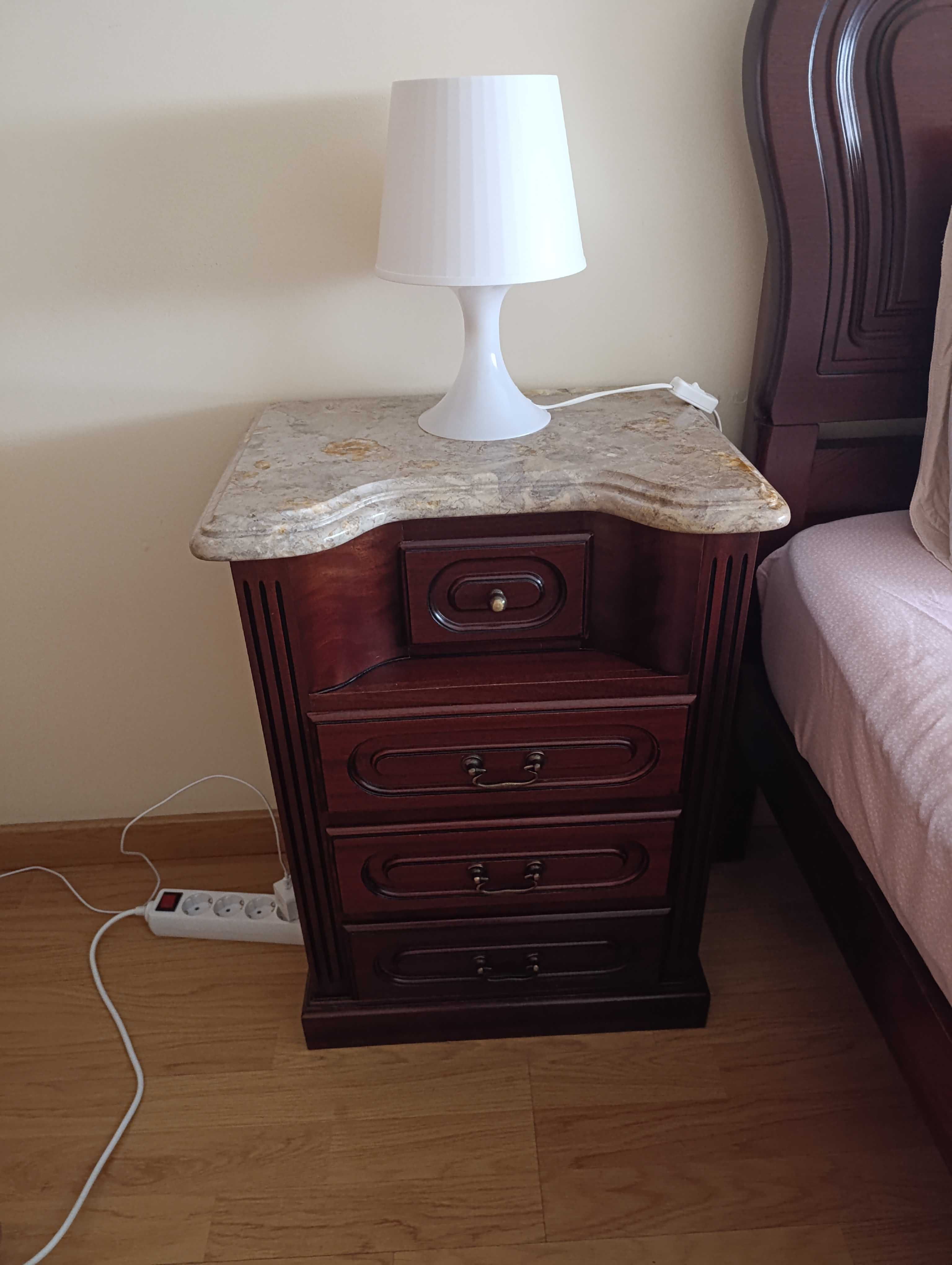 Quarto de casal bem estimado