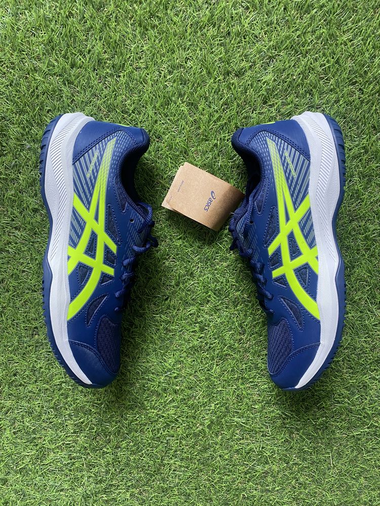 Волейбольні кросівки asics