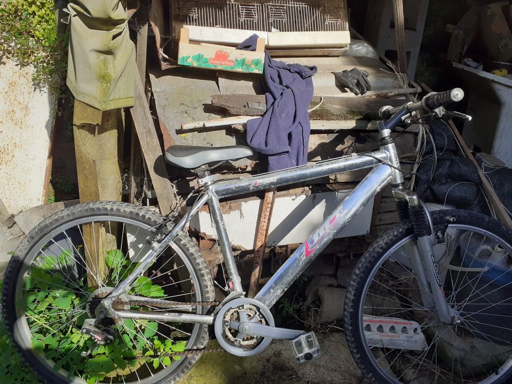 Vendo bicicleta em boas condições e bom preço