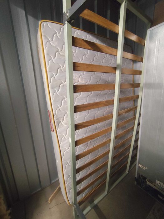 Colchão e estrado