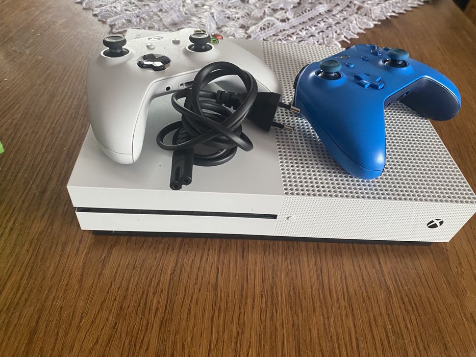 Xbox one s  2 pady orac 5gier