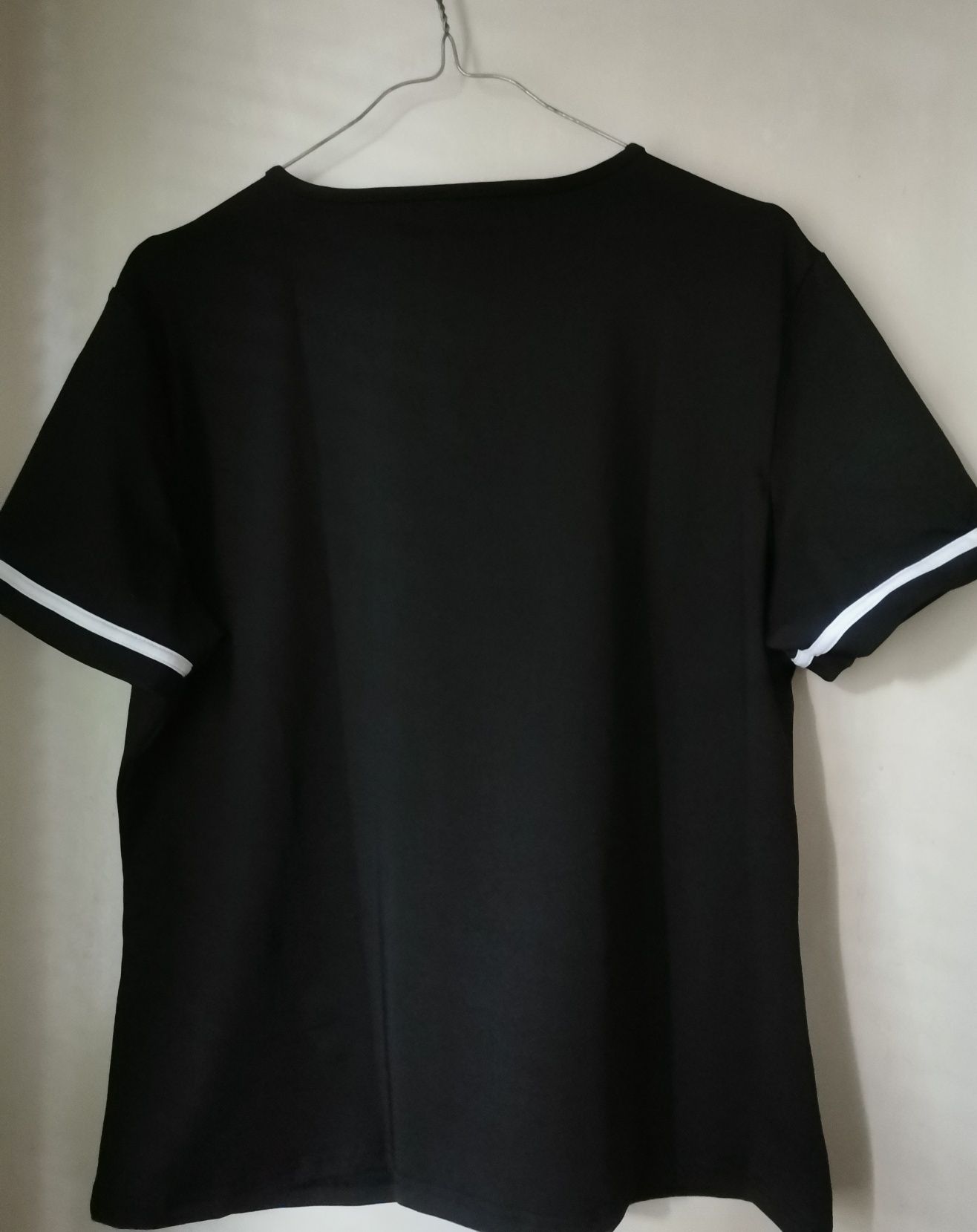 Bluzka damska t-shirt czarna dekolt w serek, rozmiar L/XL