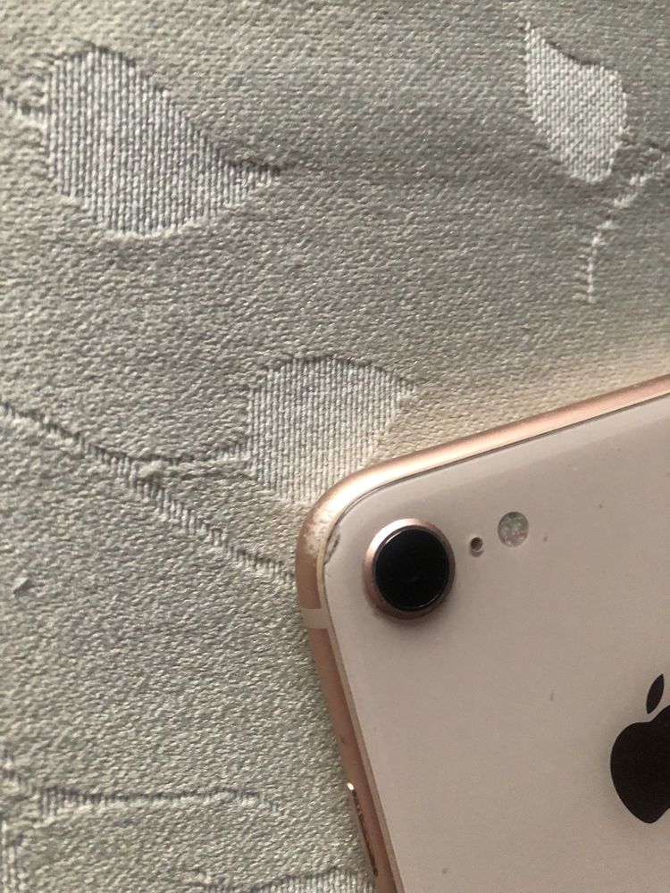 IPhone 8, 2 GB/ 64 GB  bialy, złoty, zadbany