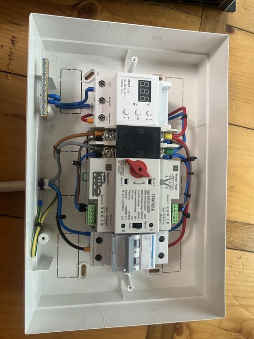 Щит автоматичного вводу резерву (АВР), інвертор, акумулятор, инвертор