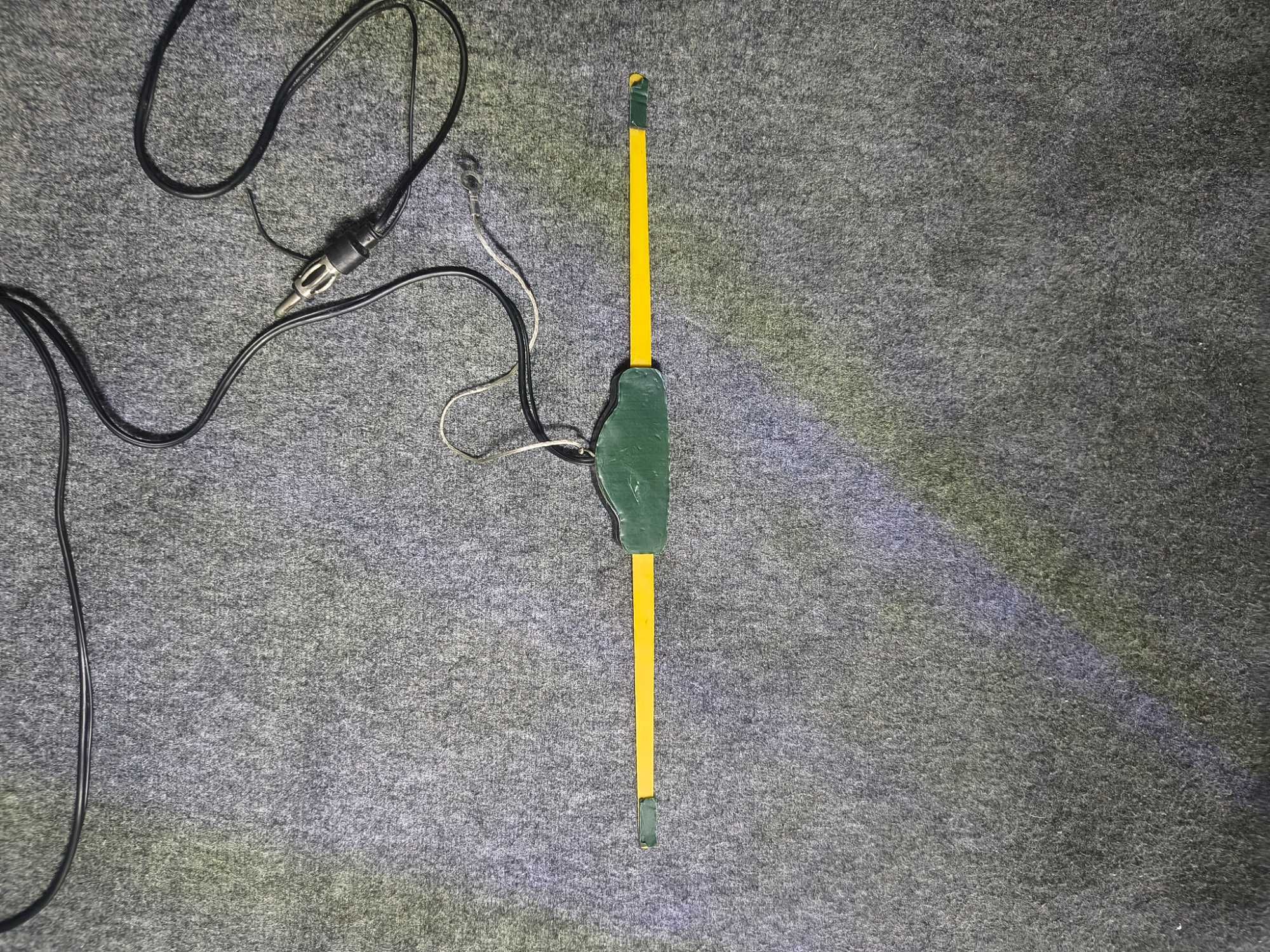 Antena wewnętrzna samochodowa