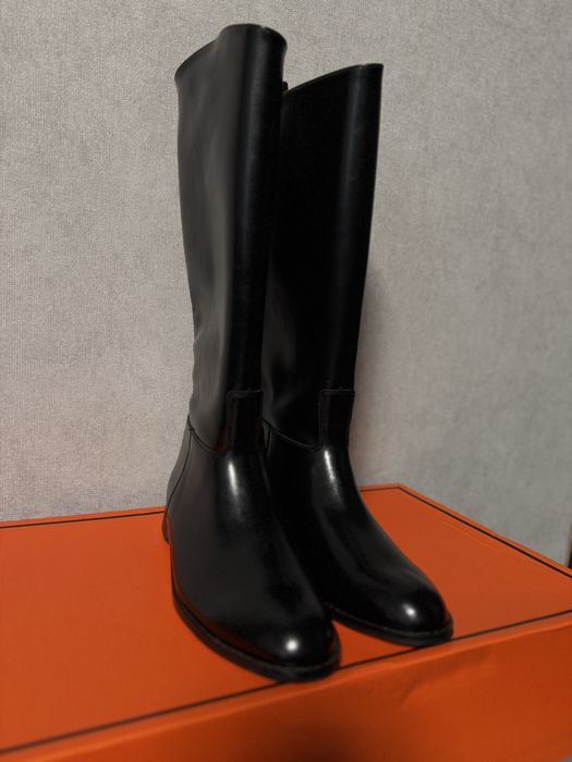 Продам женские сапоги